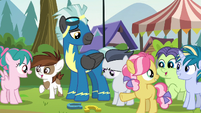 Foals in awe of Thunderlane's horseshoe skills S7E21