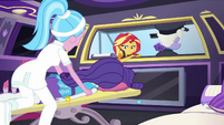 Rarity getting a massage inside the limo CYOE5a