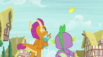 Spike and Smolder see flying fireball S8E24