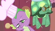 Foi aqui que Spike descobriu que um capacete pode ser o melhor amigo de um dragão.