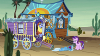 Starlight, Trixie, and Hoo'Far in the desert S8E19