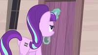 Starlight closes the door S5E02