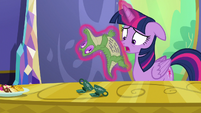 Twilight "in the middle of a very important cupcake" S6E22