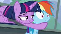 Twilight closes Rainbow's open jaw S8E20