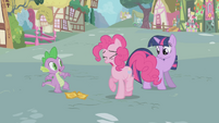 Pinkie waits S1E03