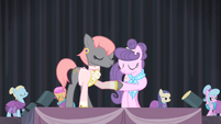 Prim and Suri shake hooves S4E08