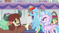 Rainbow Dash helps Yona with her papers S8E9