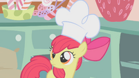 Apple Bloom in a chef's hat S01E12