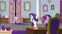 Cozy Glow entering Twilight's office S8E16.png (867 KB)