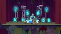 DJ Pon-3 appears from behind curtains S9E20