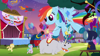 Large balloon shaped like Rainbow Dash S4E12