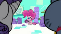 Pinkie Pie sadly washing dishes PLS1E4b