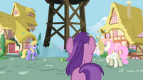 Ponies watching S02E10