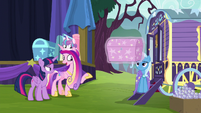 Princess Cadance commending Trixie S8E19