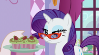 Rarity given cupcakes S5E14