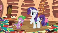 Come on Spike, be a good dragon and give it to her