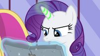 Rarity with the spell activating, S4E23