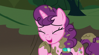 Sugar Belle amused by Mac's misunderstanding S8E10