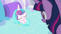 Twilight beholds Flurry Heart for the first time - episode version S6E1