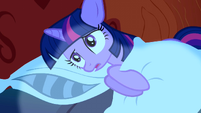 Twilight snaps out of her angry mood S1E1