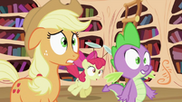 Applejack, Apple Bloom and Spike 'No known cure' S2E06