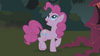 Pinkie Pie starting a song S1E2