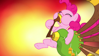 Pinkie happily plays yovidaphone again S8E18