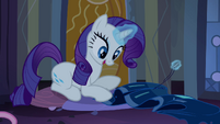 Rarity costurando a tapeçaria T4E03