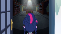 Sci-Twi at the entrance to Cinch's office EG3