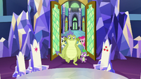 Spike and Sludge enter the throne room S8E24