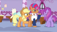 Applejack about to say something to Starstreak S7E9