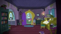 Ball flying over Moon Dancer's head S5E12