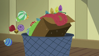 Hearth's Warming decorations thrown in the trash S6E8
