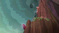Slingtail flinging boulders S6E5.png (807 KB) Slingtail flinging boulders S6E5