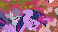 Twilight Sparkle straining her magic S5E23