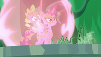 Twilight and Spike teleports at the map S5E26