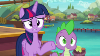 Twilight fixing her friends' friendship emergency S6E22