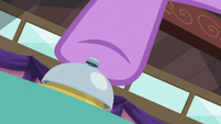 Twilight rings bell instead of Pinkie again S9E16