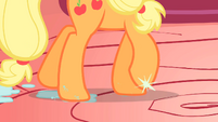 Applejack's sparkling hooves S1E08