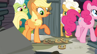 Applejack notices horseshoes S4E09