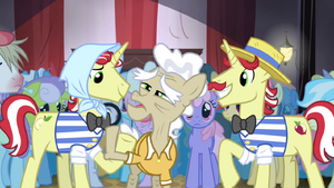 Flim lifts old pony's leg S4E20.png