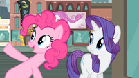 Pinkie Pie pointing at the clock S4E08