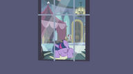S04E01 Twilight śpi przy pałacowym oknie