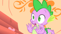 Spike scared at Owlowiscious S1E24