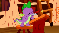 Spike snorting S2E3