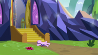 Starlight falls over onto the ground S9E26