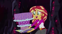 Sunset Shimmer successfully catches the cake EG4