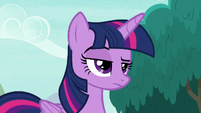 Twilight raises an eyebrow at AJ and Rainbow S8E9