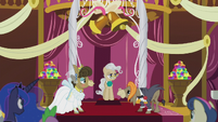 Mayor Mare about to start the ceremony S5E9