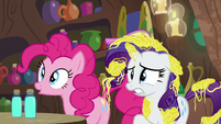 Pinkie Pie interested; Rarity nervous S7E19